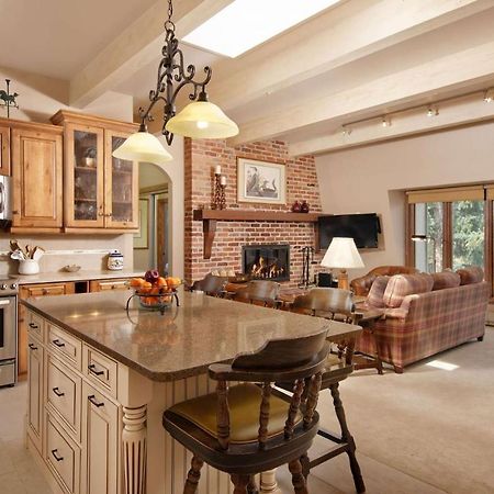 Chateau Dumont 17 Aspen Bagian luar foto