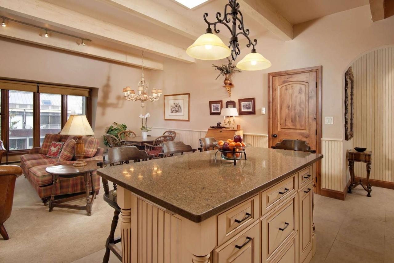 Chateau Dumont 17 Aspen Bagian luar foto